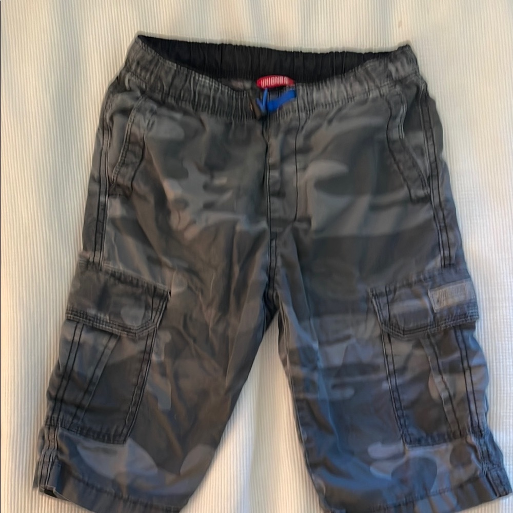 Gray Camouflage Cargo Shorts with Elastic Waistband and Casual Fit